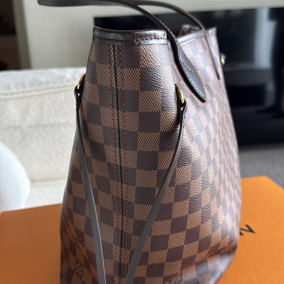 Louis Vuitton Damier Ebene Tote with Red Interior - Picture 2 of 8